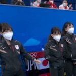 【GIF画像】日本のカーリング女子、海外でアイドル扱いされてしまうｗｗｗｗｗｗｗ