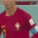 【衝撃動画】クリスティアーノ・ロナウドさん、試合中に突然ちん毛をちぎって食べはじめてしまう